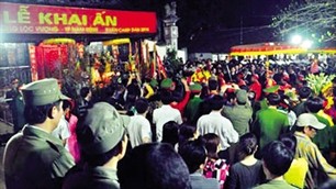 Food distributing and Seal issuance ceremonies honor Tran dynasty national hero - ảnh 1